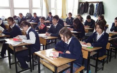 Okulları Peşaver medreselerine çevirmeleri yetmedi, şimdi de karma eğitime saldırıyorlar