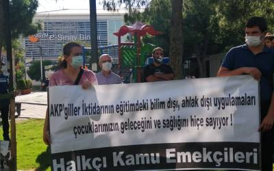 Halkçı Kamu Emekçileri olarak AKPgillerin Korona Salgını sürecinde öğrencilerimizin sağlığını hiçe sayarak YKS ve LGS sınavlarını yapmalarını protesto ettik