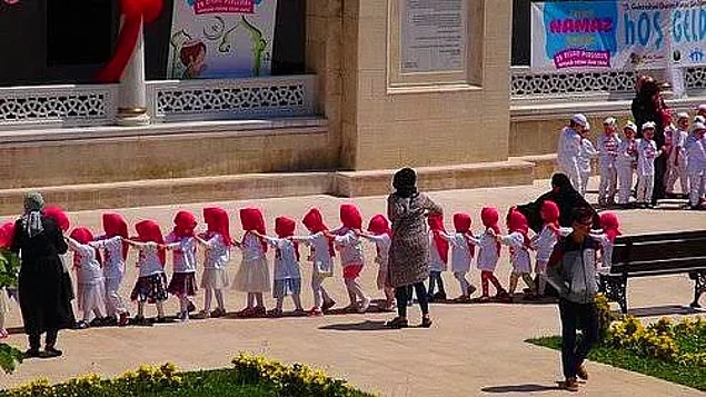 AKP’gillerin MEB’deki Ortaçağcı uygulamaları hız kesmiyor!