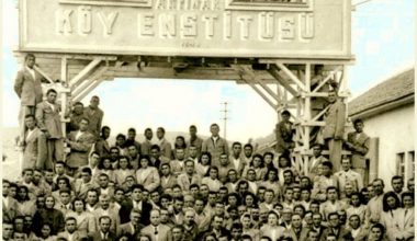 Köy Enstitülerinin 83. Kuruluş yıldönümünde Birinci Kurtuluşçuların bıraktığı yerden mücadeleye devam… Köy Enstitülerinin 83. Kuruluş yıldönümünde Birinci Kurtuluşçuların bıraktığı yerden mücadeleye devam…