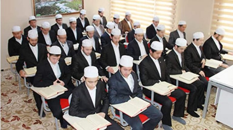 AKP’giller şimdi de öğretmenlerimizin hizmet içi eğitimini Ortaçağcı gerici tarikat, cemaat ve derneklere teslim ediyorlar!